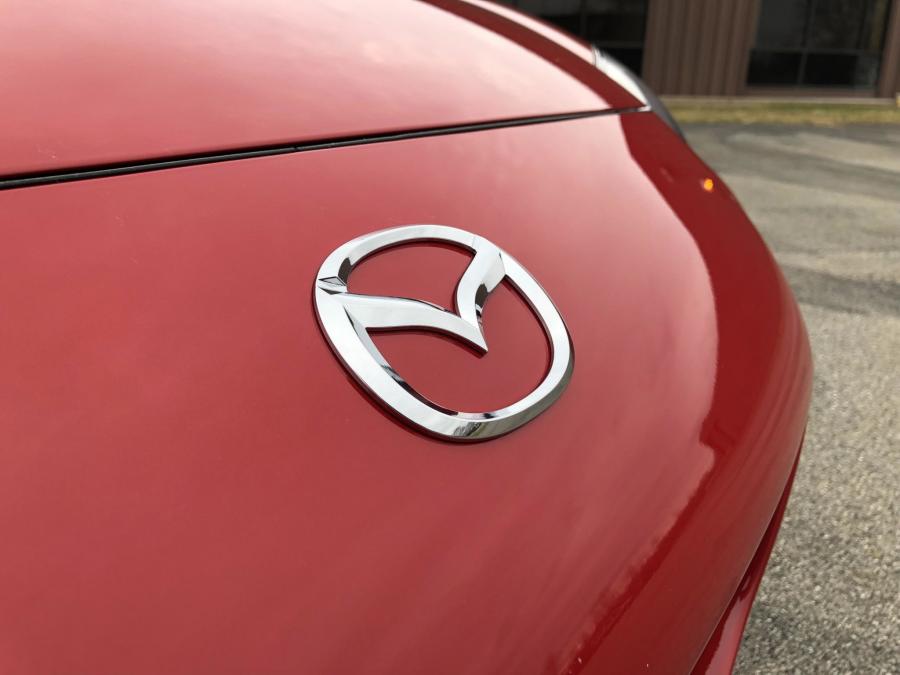 Логотип Mazda RX-8 2005 года  (фото 19 из 197)